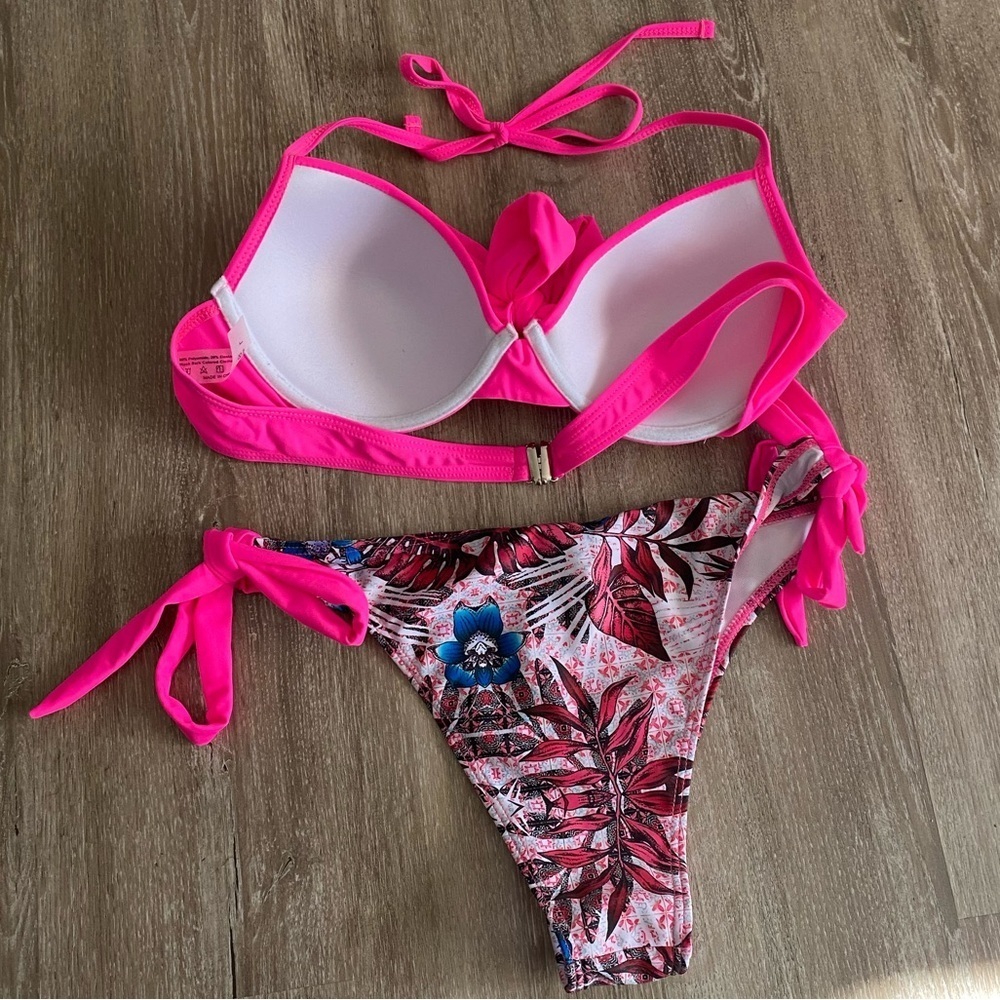 Pink bikini - Picture 3 of 3